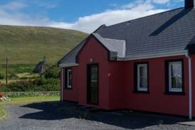 Doogort Cabin | Holiday Home Fingal Cottage, Dugort, Achill Island