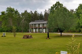 Tishomingo House | Bear Creek Saloon Guesthouse