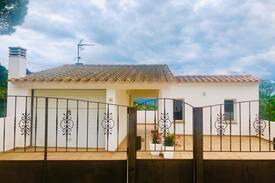 Begur Apartment | Apartamento con vistas a la montaña