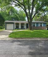Columbia House | Welcome to the Midwest - Family Friendly with Yard