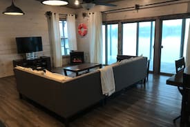 Fairbanks Boat Rental | Slip Away Marina - Waterfront Floating Home