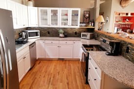 Helen Cabin | Newly Renovated Serenity Ridge Cabin-Helen, GA