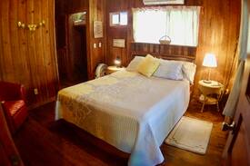 Antoneys Cay House | El Rancho Delfín