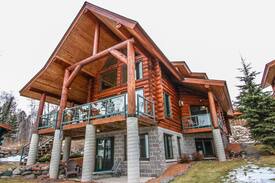 Tofte Cabin | Temperance Landing 24 is a luxury log home nestled on the edge of Lake Superior in the town of Schroeder, MN