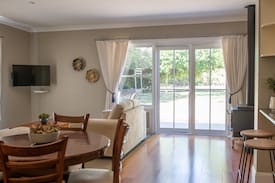 Orange House | Kinross Cottage | Neat and Stylish, Sleeps 9
