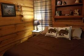 Hardy Cabin | Riverview Falls, Lodge