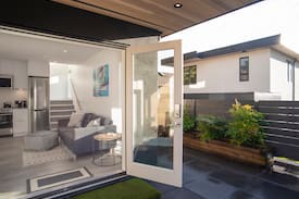 Lower Lonsdale House | New Guest House / Laneway House in North Vancouver