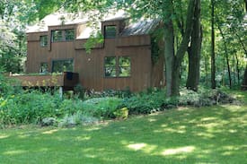 L'Ile-Bizard Villa | Lakefront Chalet Ile-Bizard Montreal