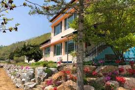 Cheongsong House | 청송어울림마당-소나무집 (최대 12명) 힐링여행-만화책 구비