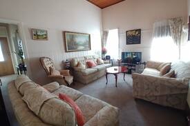 Maryborough House | Burns Country Cottage - 3 bdrm SLEEPS 6