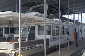 Avoca Boat Rental | Houseboat on Lake Monroe
