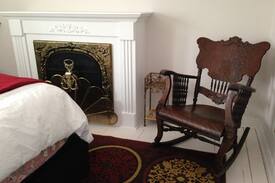 Welland Bed & Breakfast | Compass Rose - Elegance Queen