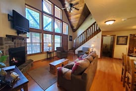 Reeds Spring Cabin | Cedar Creek Lodge - Stonebridge. 4 Master Suites