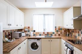 Llanrhidian Higher Cabin | Cockle Shell Cottage - Sleeps Four