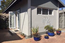 Edenvale House | Garden cottage close to Glendower Golf Course