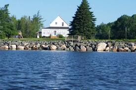 Acadian Coastal Drive Cabin | Willow Cottage - Oak Point, NB