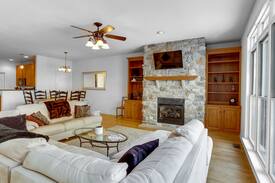 Mercersburg Villa | Ski Whitetail, Walk To Slopes, Hot Tub and Resort
