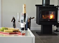 North Maleny House | "On Burgum Pond" Guesthouse - Serenity in Nature