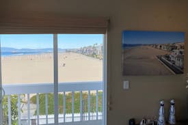 The Strand Apartment | 90210 Beachhouse top unit