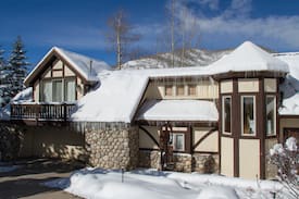 Highland Meadows House | Chateau Bacon