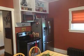 Loganville House | Hido House - cottage, 1 block from eateries