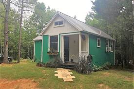 Frankston Cabin | PARADISE COTTAGE IN THE PINEY WOODS