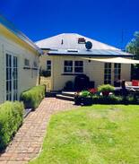 Sumner House | Sumner beach studio style sleep-out