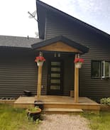 Chisholm Cabin | Gorgeous Lakehouse/Cottage on Beautiful Wasi Lake