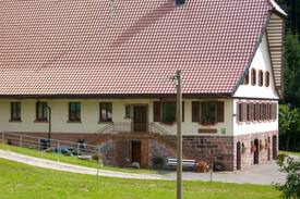 Wolfach - Saint Roman House | Sulzerhof, (Bad Rippoldsau-Schapbach), Doppelzimmer mit Dusche und Etagen-WC