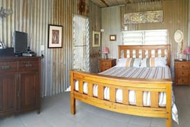 Robin Falls Cabin | Marumba is a place for nudists who love nature.