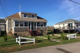 Misquamicut Cabin | Me Too Y Knot.