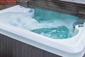 Downtown Salt Lake City Apartment | Private Hot Tub-walk to Memory Grove