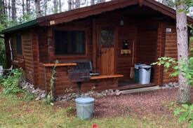 Hayward Cabin | Cozy lakeside authentic German log cabin Mallard 1