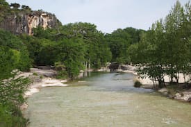 Sabinal Cabin | Buchanan Cabin 31 Frio River Access
