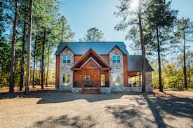 Hochatown Cabin | Welcome to “Scarlet Begonias” an escape that will put you among the grateful living!