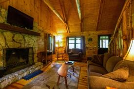 Logan Cabin | Sycamore - Hocking Hills
