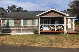 Lincoln City House | Maggie's Charming Cottage