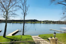 Kingsland House | 5 bedroom 5 Bath Green Harbor Villa is located on Lake LBJ. Sleeps 10