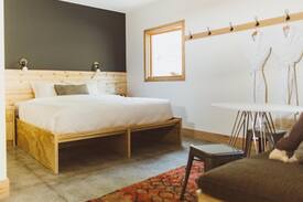 Mt. Hood - Columbia River Gorge Hotel | King Cabin at The Society Hotel