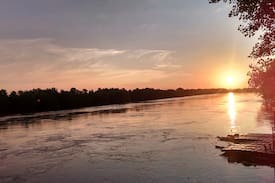 Shreveport Villa | Red River Chalet