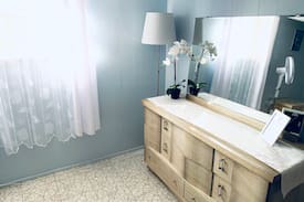 Burbank House | Clean and simple room near Midway Airport