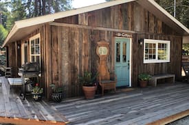Cleone Cabin | Beautiful and New Cottage by the Sea with Hot Tub