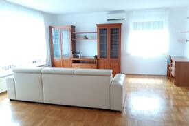 Logatec Apartment | Logatec: celotno stanovanje v mirni soseski