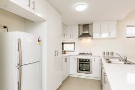 Mindarie House | Oceanside Mindarie - walk to the marina & beach