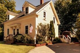 Newmarket House | In-town Newmarket NH home - walk to everything!