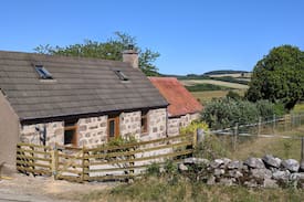 Inverurie Cabin | Holiday Cottage with Stunning Views of Bennachie