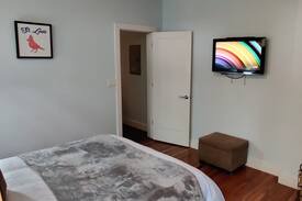 Downtown Jersey City Apartment | Spacious & Cozy Suite (Washer/Dryer On-Site)