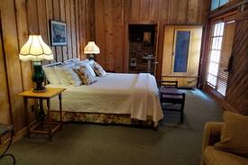 Kingsland Hotel | Cottage at The Antlers Inn "Train Depot"
