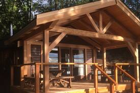 Tuwanek Cabin | CREEKSIDE COTTAGE