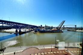 Downtown Cleveland Apartment | Luxury Apartment at The Flats Eastbank